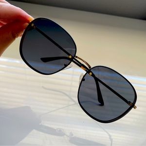 JEZABELL RIMLESS SUNNIES
